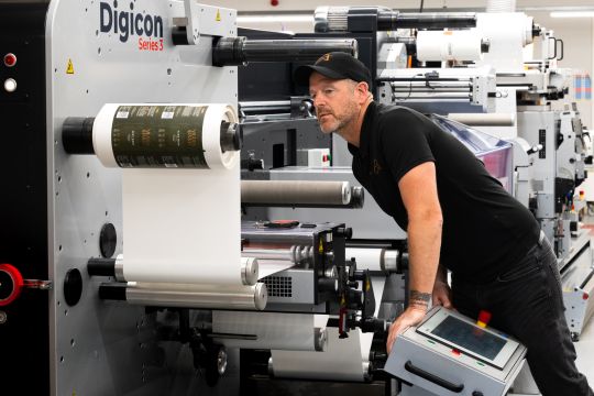 Amberley Labels to showcase luxury labelling without sustainable compromise at London Packaging Week 2025