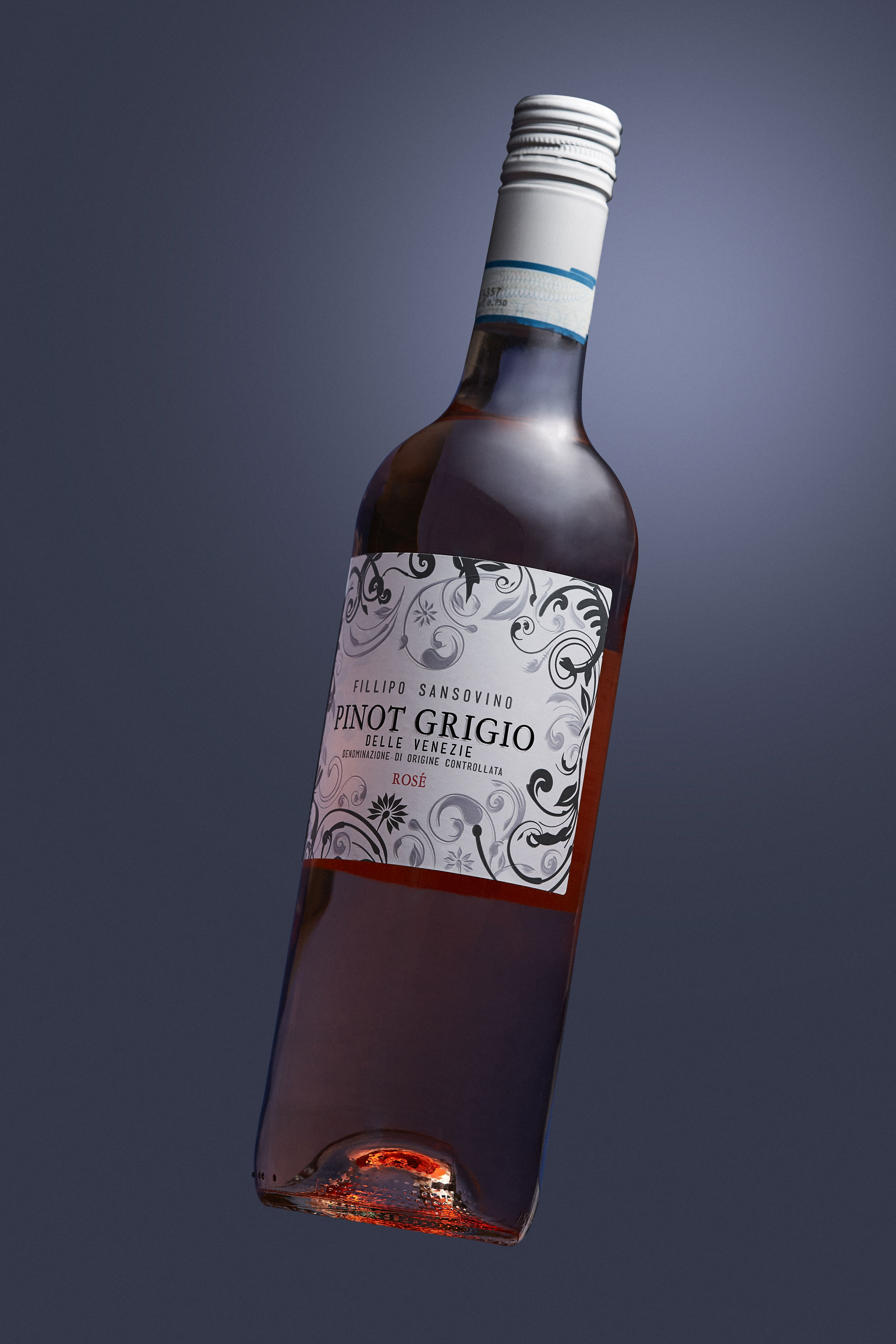 pinot grigio rose label in close up